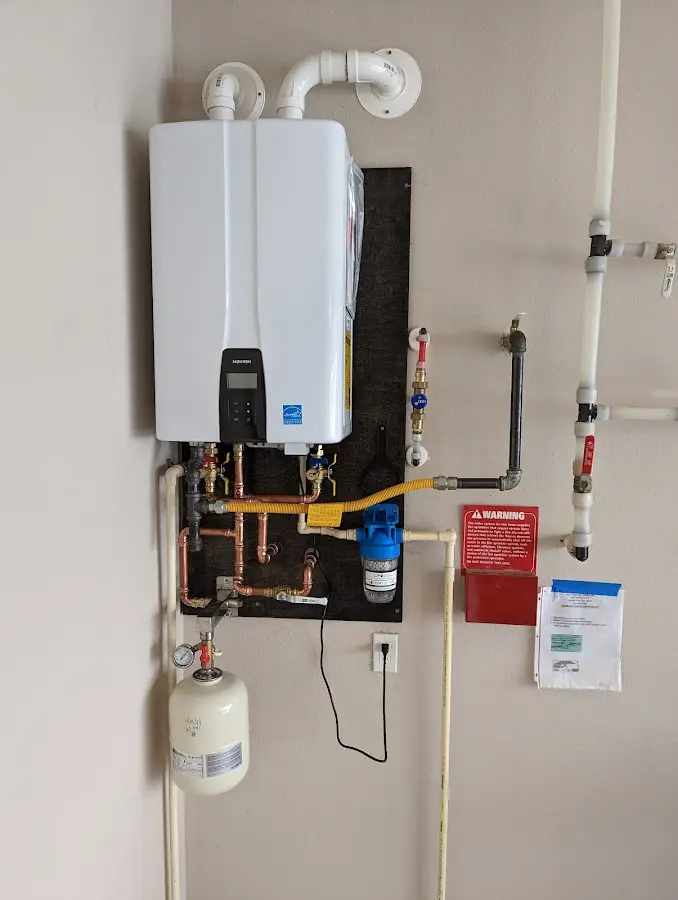 Professional plumber installing copper piping in a Oregon home